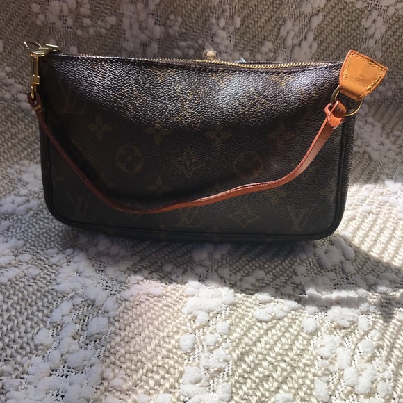 Louis Vuitton Monogram Pouchette Bag - Picture 3 of 10
